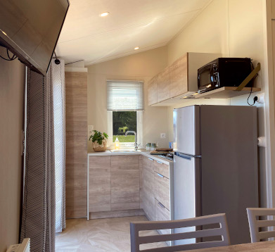Chambre 1 lit 2 personnes du mobil-home Bahia 2025, en location au camping La Petite Ville en Bretagne